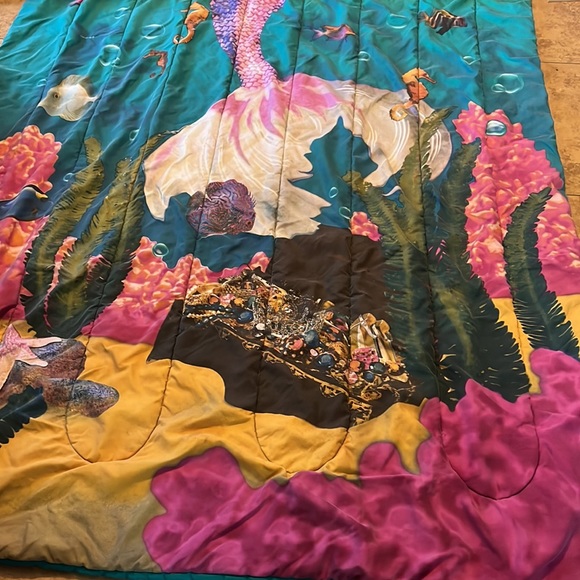 Twin mermaid comforter with pillow look like a mermaid while sleeping 🧜‍♀️ - Picture 2 of 4
